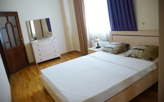 Neftçilər prospekti . Bedrooms 2.