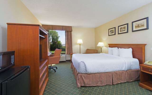 Days Inn by Wyndham Columbus Airport