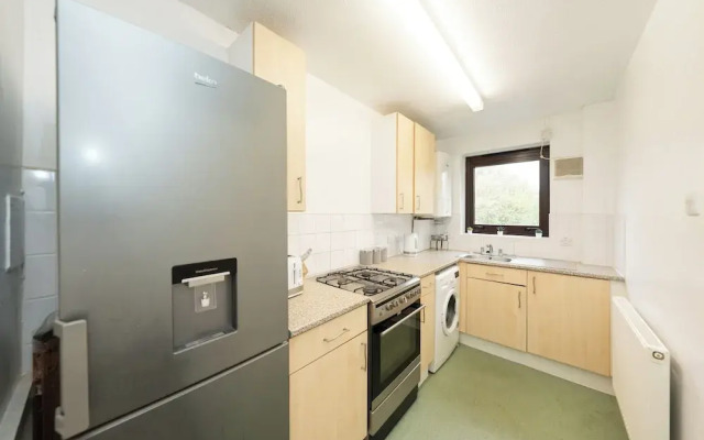 1bedlondonapt-freeparking-fastwifi-sofabed
