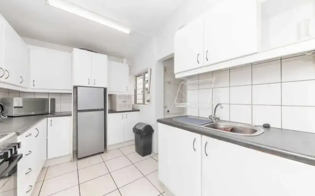 Peaceful 1BD Flat w/ Private Gardenrondebosch