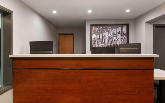 Super 8 by Wyndham Fort Bragg