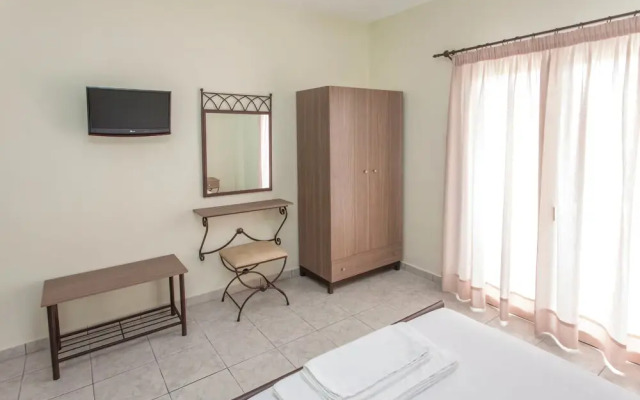 Konstantinos Hotel & Apartments 2