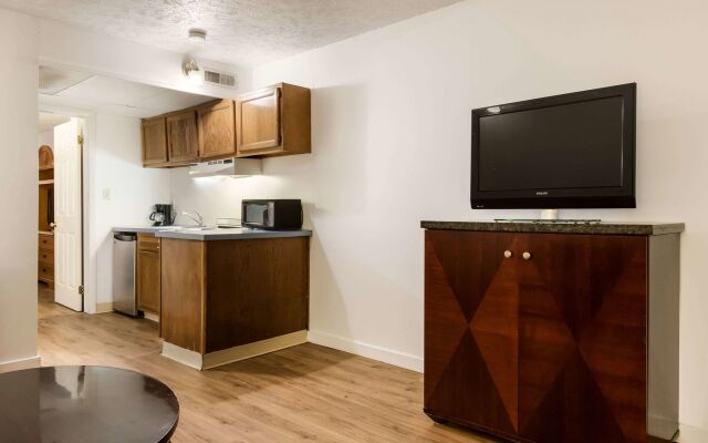 Econo Lodge Inn & Suites Lake Harmony - Pocono Mountains Area