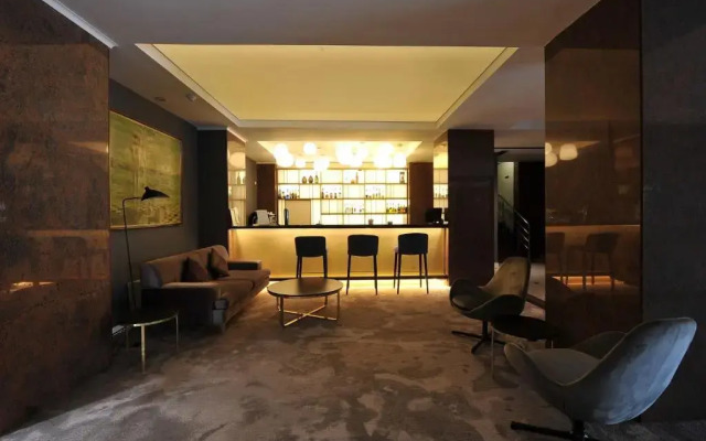 Crystal Palace Hotel