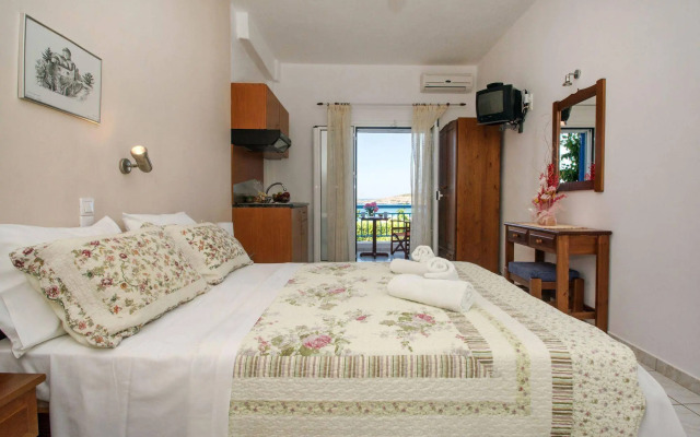 Athena Apartments & Studios