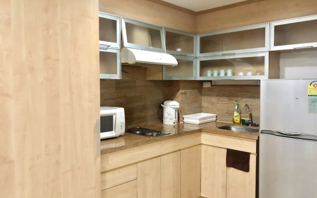 Twin Peaks Sukhumvit Suites