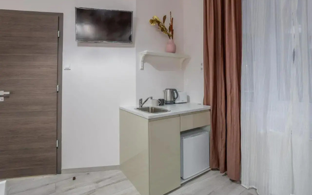 Gorgeous & Super Central Studio