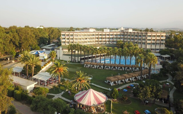 Maritim Hotel Saray Regency