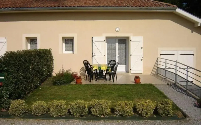 Gîte Angoumé, 3 pièces, 4 personnes - FR-1-360-477