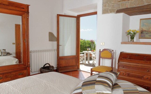 Cozy Holiday Home in Tuscany With Swimming Pool