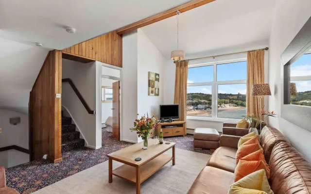 Captains View - Sea and Harbour Views Parking