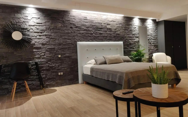 Sunny new lovely apartment 60 meters from the metro