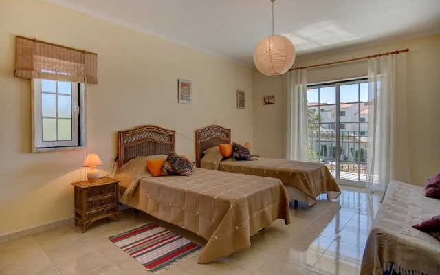 Apartment Oleander Excellent Townhouse in Carvoe