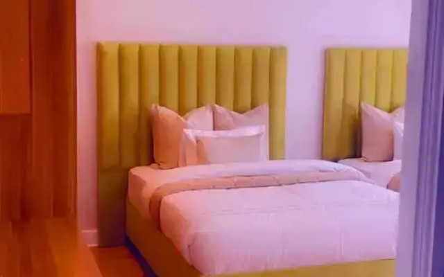 Or Tambo Airport Holiday Home