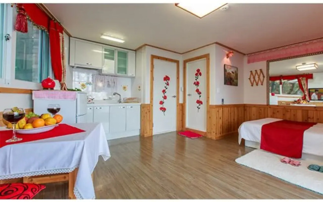 Yangyang Seaglow Rainbow Pension