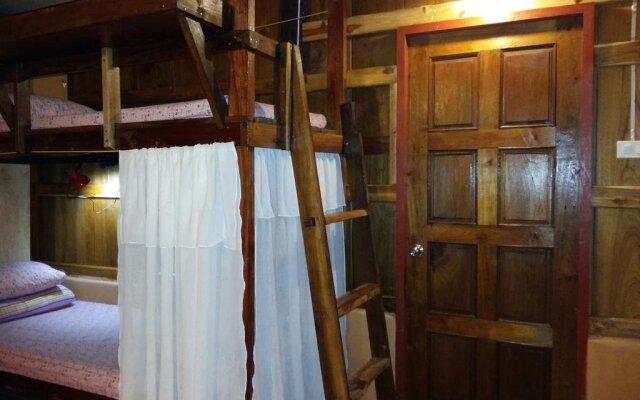 Inthanon Hostel - Adults Only