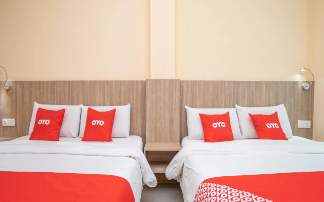 OYO 44078 The Island Hotel