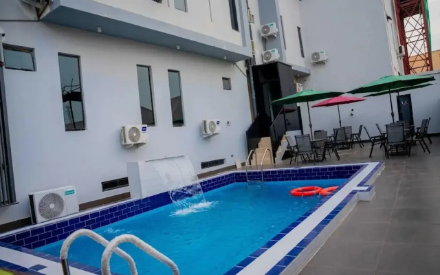 Maia Hotel And Suites