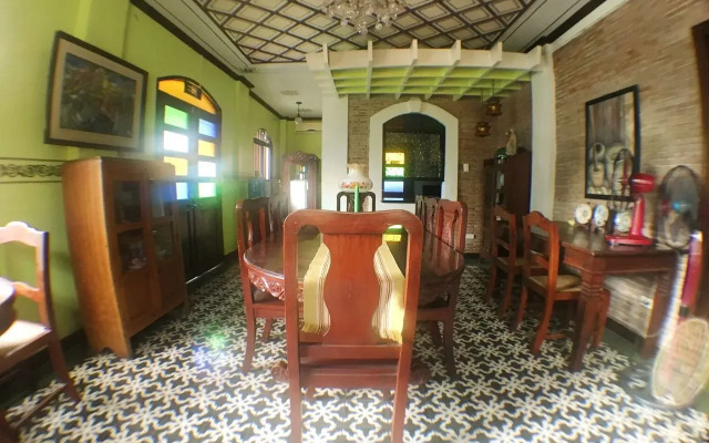 Casa Rica Hotel