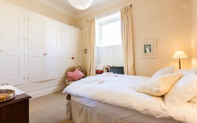 1 Bedroom New Town Flat