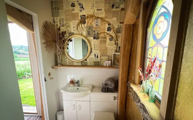 Luxury Shepherd's Hut Style Cabin With Views