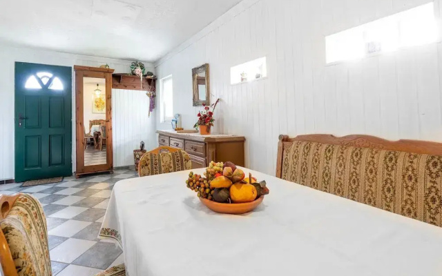 Lodge in Bohemia With Sauna and Bubble Bath