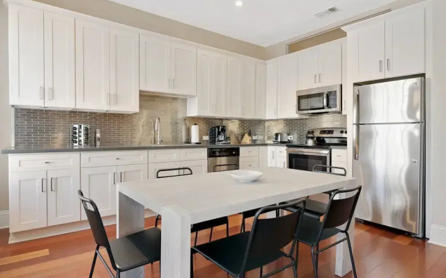 Roami At Factors Row