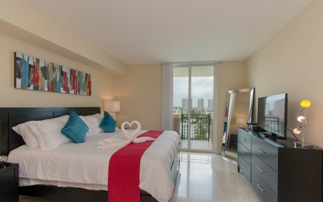 Stylish Modern 2bd 2bth Apt Near the Beach