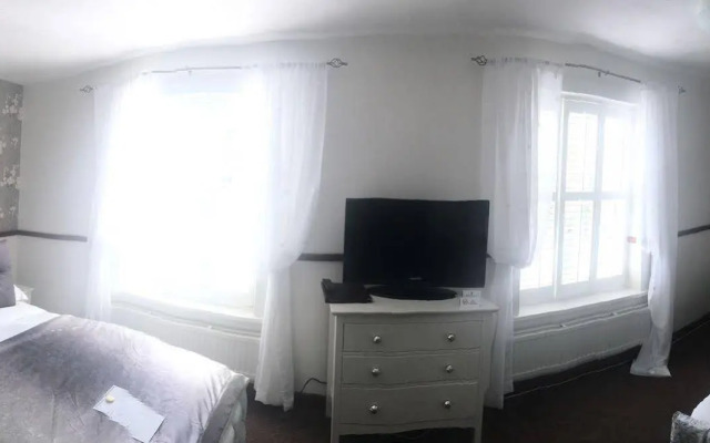 Lakeside Guest House