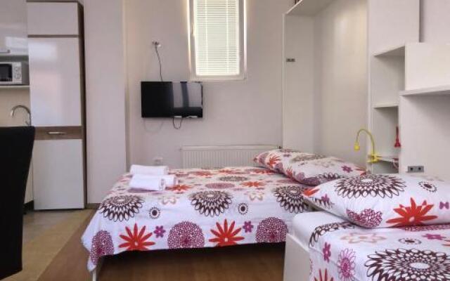 Apartments & Rooms Nardin