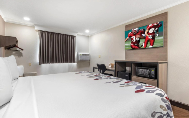 Red Roof Inn Suffolk