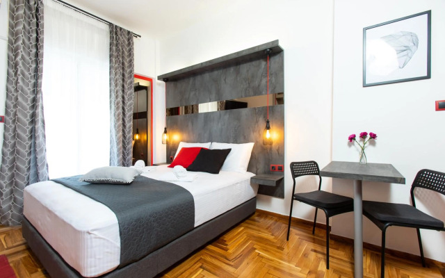 Downtown Luxury Boutique Suites : the red suite