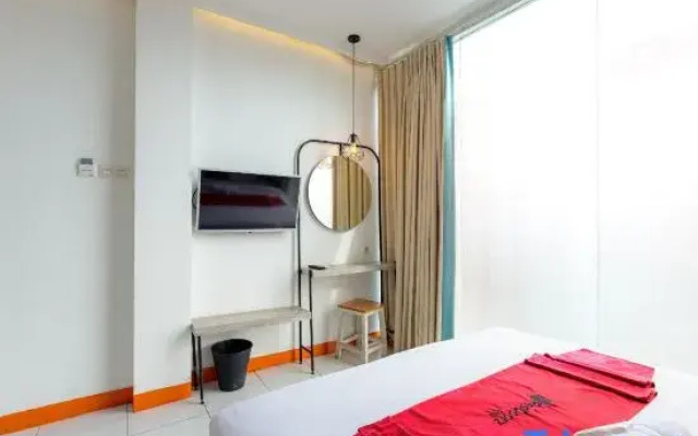 RedDoorz Near Mangga Dua Mall
