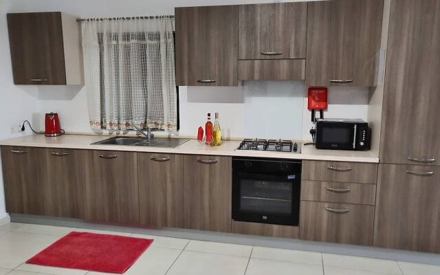Spacious Apartment 5 Minutes Walk From The Beach