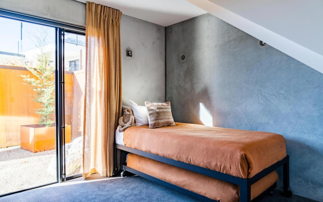 Hukamanu Lodge – Guest Rooms – Wanaka