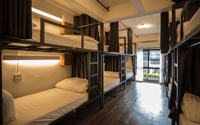 Hobnob Hostel - Adults Only