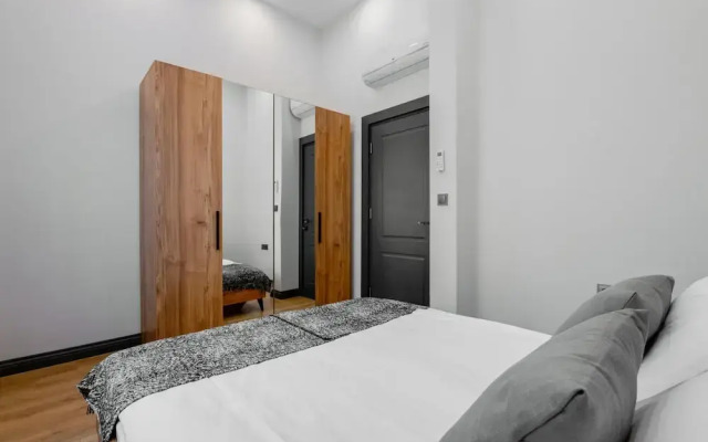 Stylish Flat w Balcony Near Lara Beach