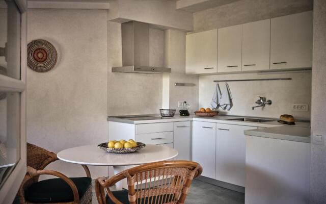 Lithalona Villas & Houses