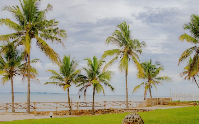 Bahari Beach Castle Lodge