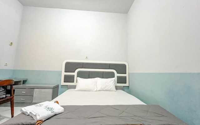 Kusuma Guest House Jombang RedPartner near Station Jombang – Guest Rooms – Jombang