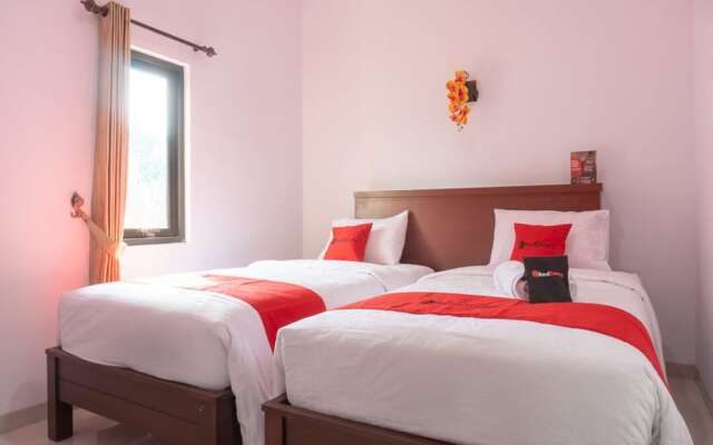 RedDoorz near Jawa Timur Park 3