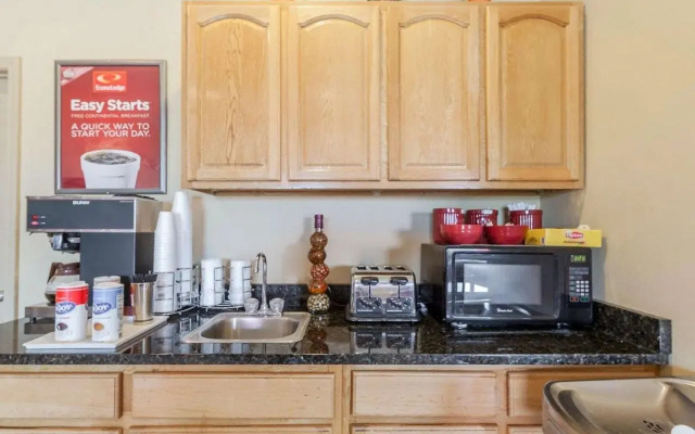 Econo Lodge Inn & Suites Rockmart