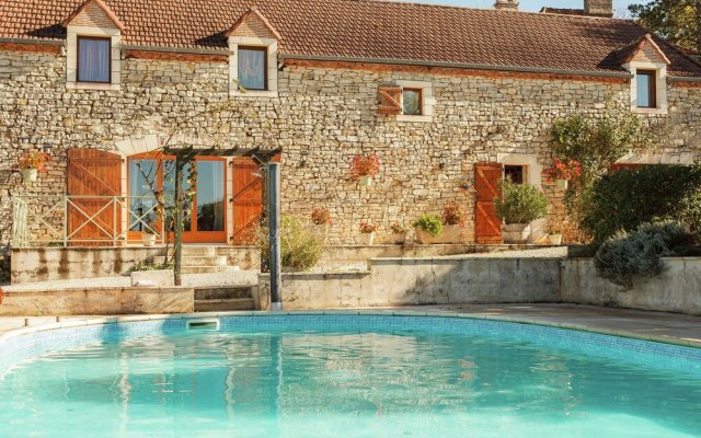 Lovely Holiday Home in Thedirac with Swimming Pool