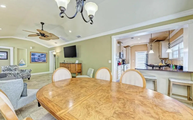 Anna Maria Island Surfside Bungalow