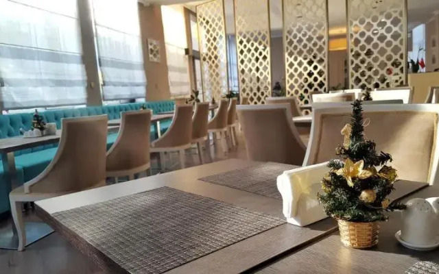 Empire Hotel
