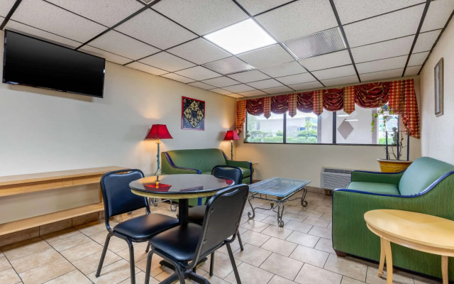 Econo Lodge Chattanooga Northeast - Ooltewah