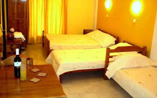 Finikas Apartments Polichrono