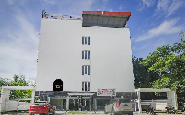 Super OYO Townhouse OAK The Platinum Studio 50