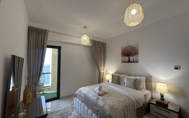 Manzil - Modern 3BR Home in JBR, Beach Front