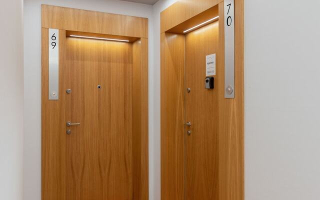 Warsaw Aleja Solidarności by Renters